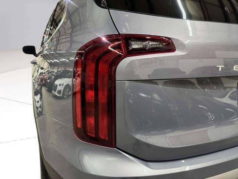 Used 2025 Kia Telluride S FWD image 17