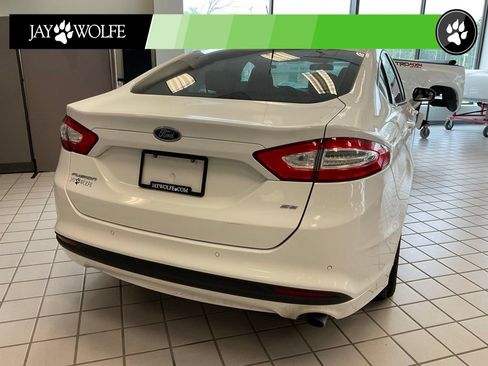 Used 2016 Ford Fusion SE FWD image 5