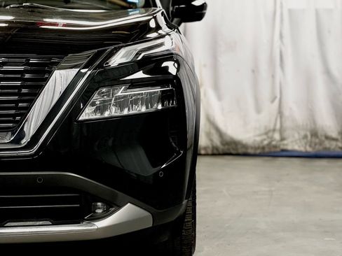 Used 2021 Nissan Rogue Platinum image 4