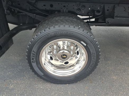 Used 2006 Ford F550 2WD Regular Cab Super Duty image 16