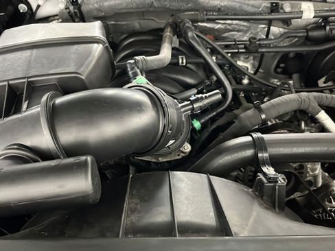 Used 2024 Ford F350 Platinum w/ FX4 Off-Road Package AWD/4WD image 26