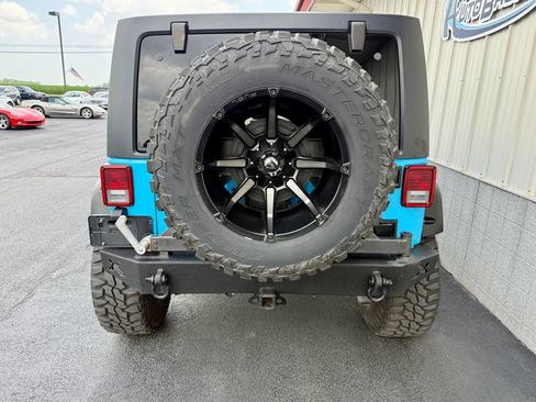Used 2017 Jeep Wrangler Unlimited Sport w/ Connectivity Group AWD/4WD image 5