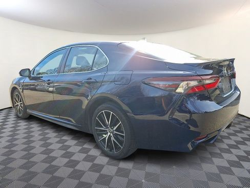 Used 2021 Toyota Camry SE image 4