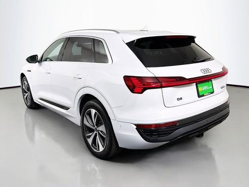 Used 2024 Audi Q8 e-tron Premium Plus w/ Premium Plus Package image 7