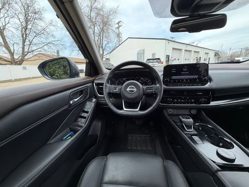 Used 2023 Nissan Rogue SL w/ SL Premium Package image 2