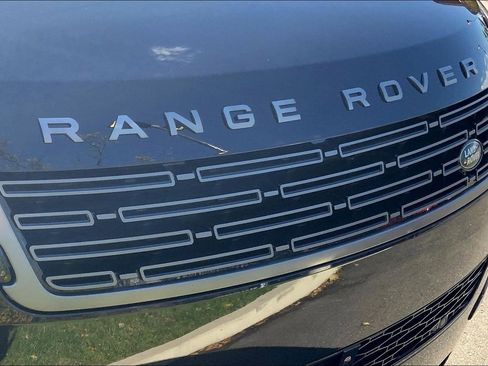 Used 2025 Land Rover Range Rover Sport image 30