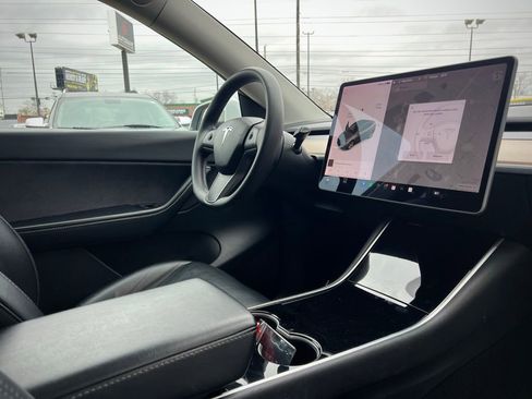 Used 2021 Tesla Model Y Long Range image 35