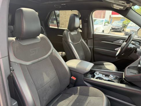Used 2025 Ford Explorer ST AWD/4WD image 34