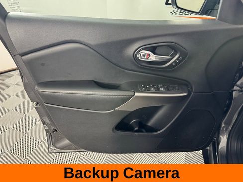 Used 2022 Jeep Cherokee Limited image 8