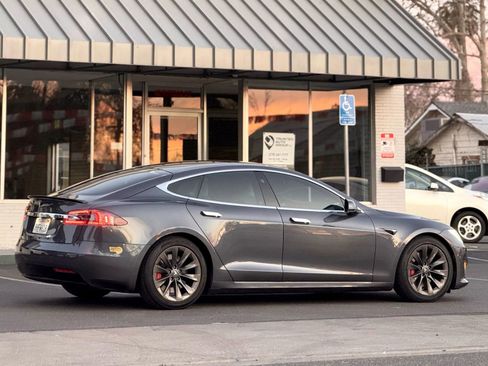 Used 2020 Tesla Model S Long Range Plus image 6