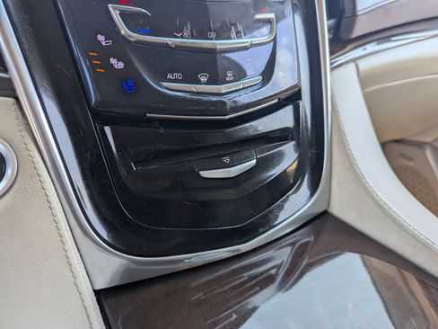 Used 2017 Cadillac Escalade ESV Luxury AWD/4WD image 26
