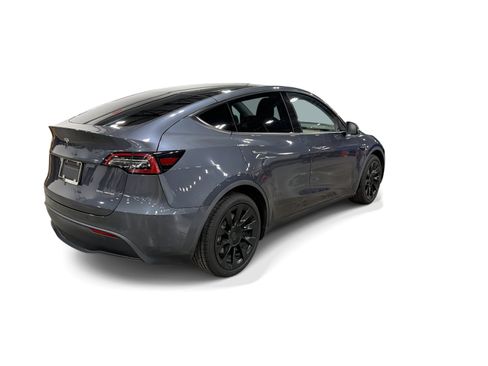 Certified 2022 Tesla Model Y Long Range AWD/4WD image 6