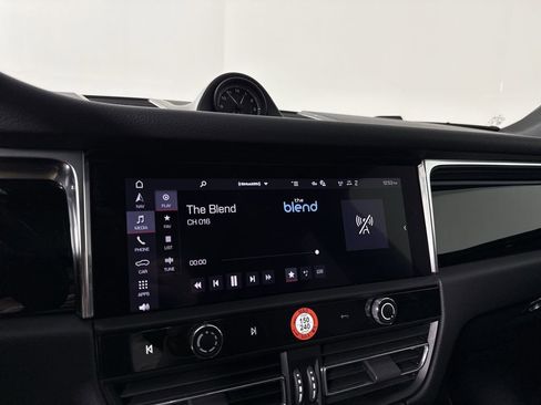 Certified 2025 Porsche Macan image 27