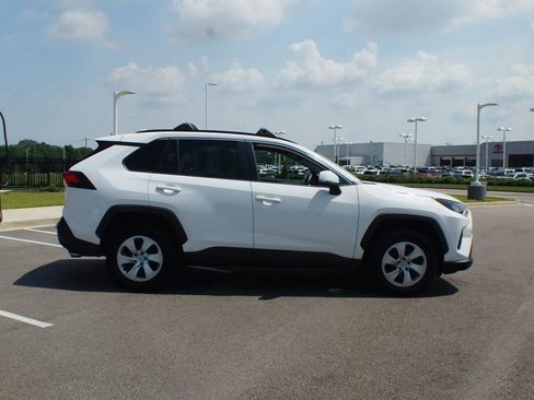 Used 2021 Toyota RAV4 LE AWD/4WD image 19