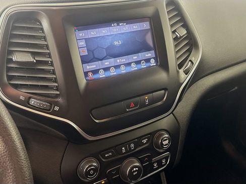 Certified 2021 Jeep Cherokee Latitude AWD/4WD image 17