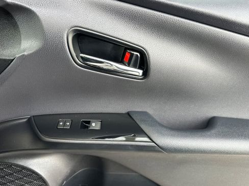 Used 2017 Toyota Prius Prime Premium image 19
