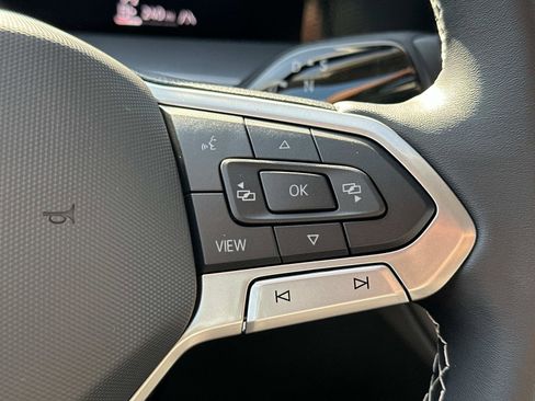 New 2025 Volkswagen Tiguan SE image 24