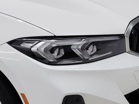 Used 2023 BMW 330i 330i w/ Driving Assistance Package image 9