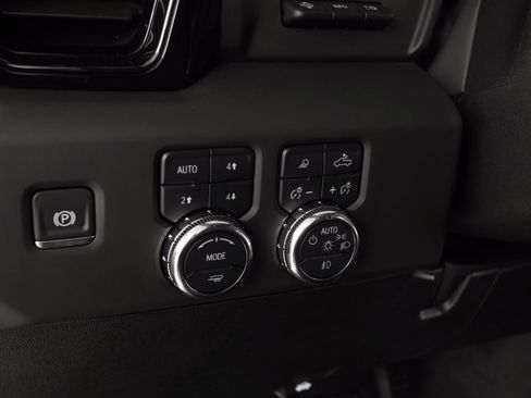 Used 2025 GMC Sierra 2500 AT4X image 31