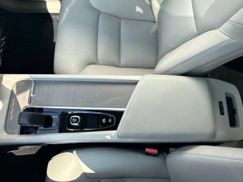 Certified 2023 Volvo XC60 B5 Plus w/ Climate Package AWD/4WD image 28