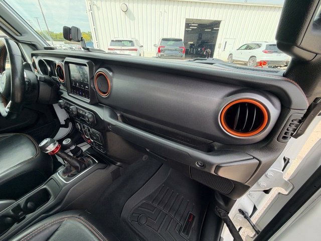 Used 2022 Jeep Gladiator Mojave w/ Cold Weather Group AWD/4WD image 27