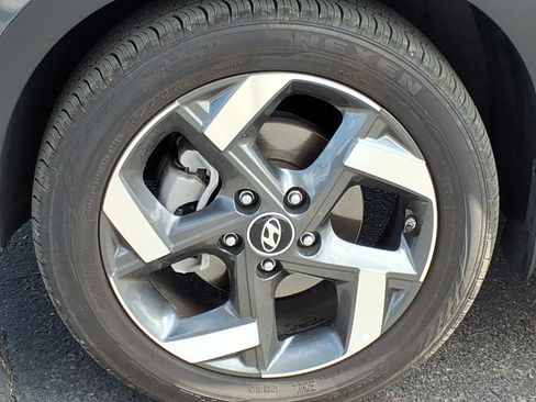Certified 2025 Hyundai Venue SEL FWD image 9