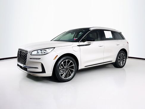 Used 2024 Lincoln Corsair Grand Touring image 4