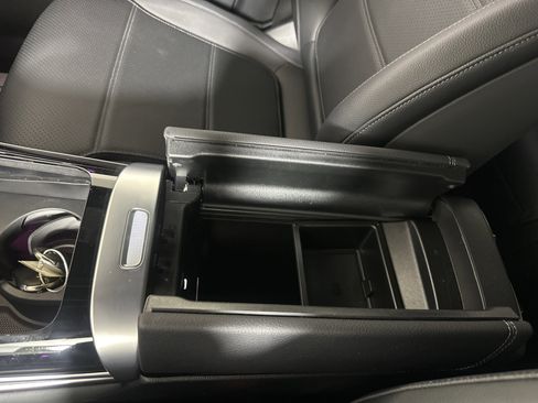 Used 2025 Mercedes-Benz GLC 300 4MATIC image 20