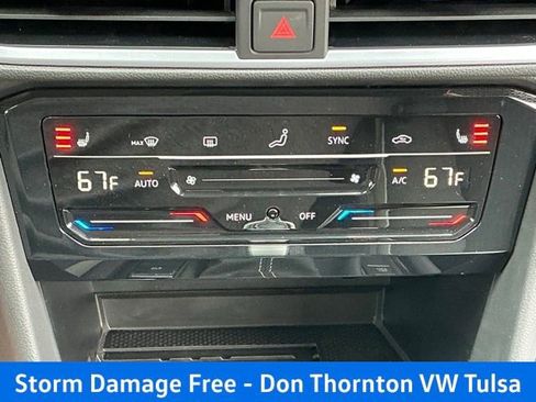 New 2026 Volkswagen Taos SE FWD image 23