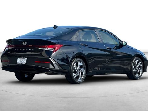 Certified 2025 Hyundai Elantra Sport image 8