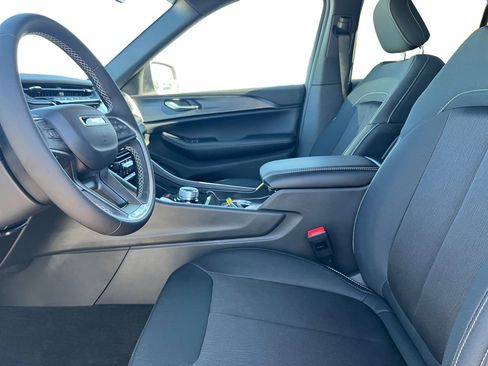 New 2025 Jeep Grand Cherokee Laredo image 19