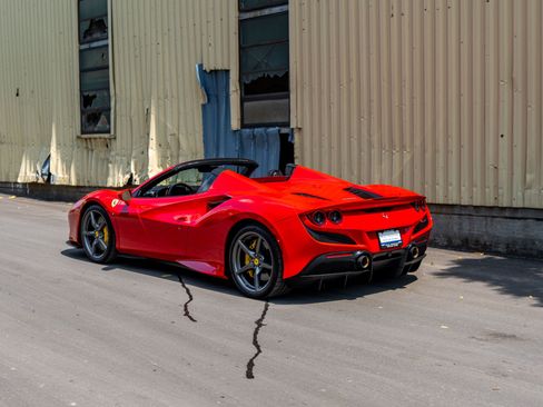 Used 2022 Ferrari F8 Tributo RWD image 40