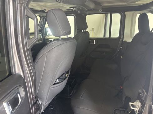 Used 2022 Jeep Wrangler Unlimited Sahara w/ Safety Group image 17