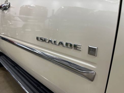 Used 2007 Cadillac Escalade AWD w/ Climate Package image 62