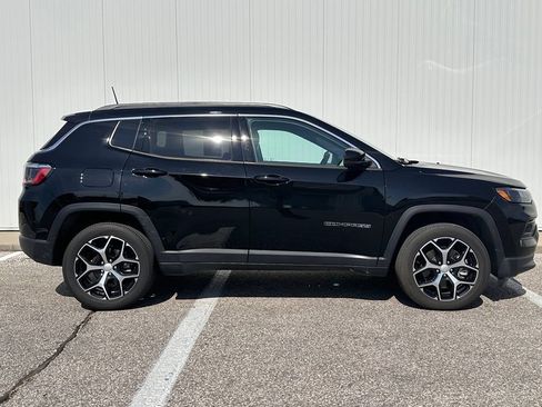 Used 2024 Jeep Compass Limited AWD/4WD image 9