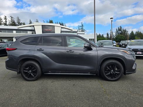 Used 2023 Toyota Highlander XLE AWD/4WD image 8
