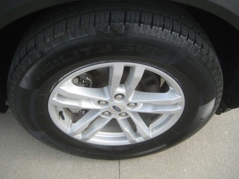 Used 2022 Ford Explorer XLT w/ Equipment Group 202A AWD/4WD image 10