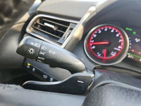 Used 2022 Toyota Camry XSE image 40