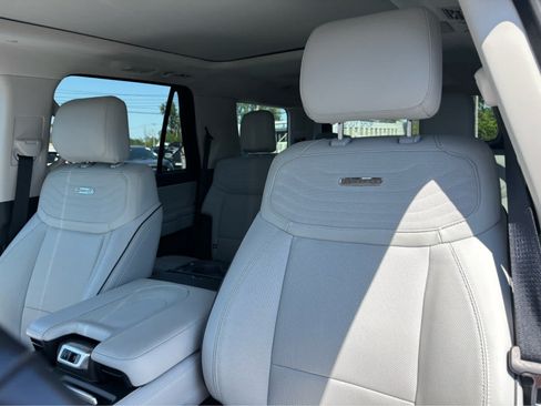 Used 2025 Ford Expedition Platinum w/ Platinum Ultimate Package AWD/4WD image 15