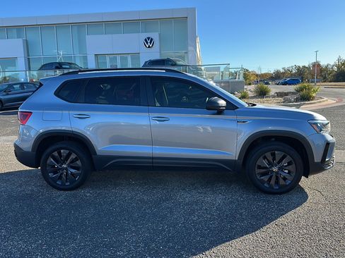 Used 2024 Volkswagen Taos S image 9