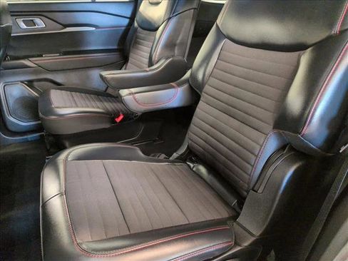 Used 2025 Ford Explorer ST-Line image 18