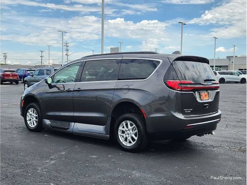 Used 2022 Chrysler Pacifica Touring-L FWD image 25