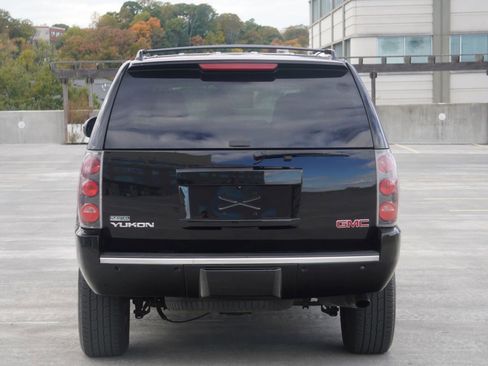 Used 2011 GMC Yukon Denali image 18