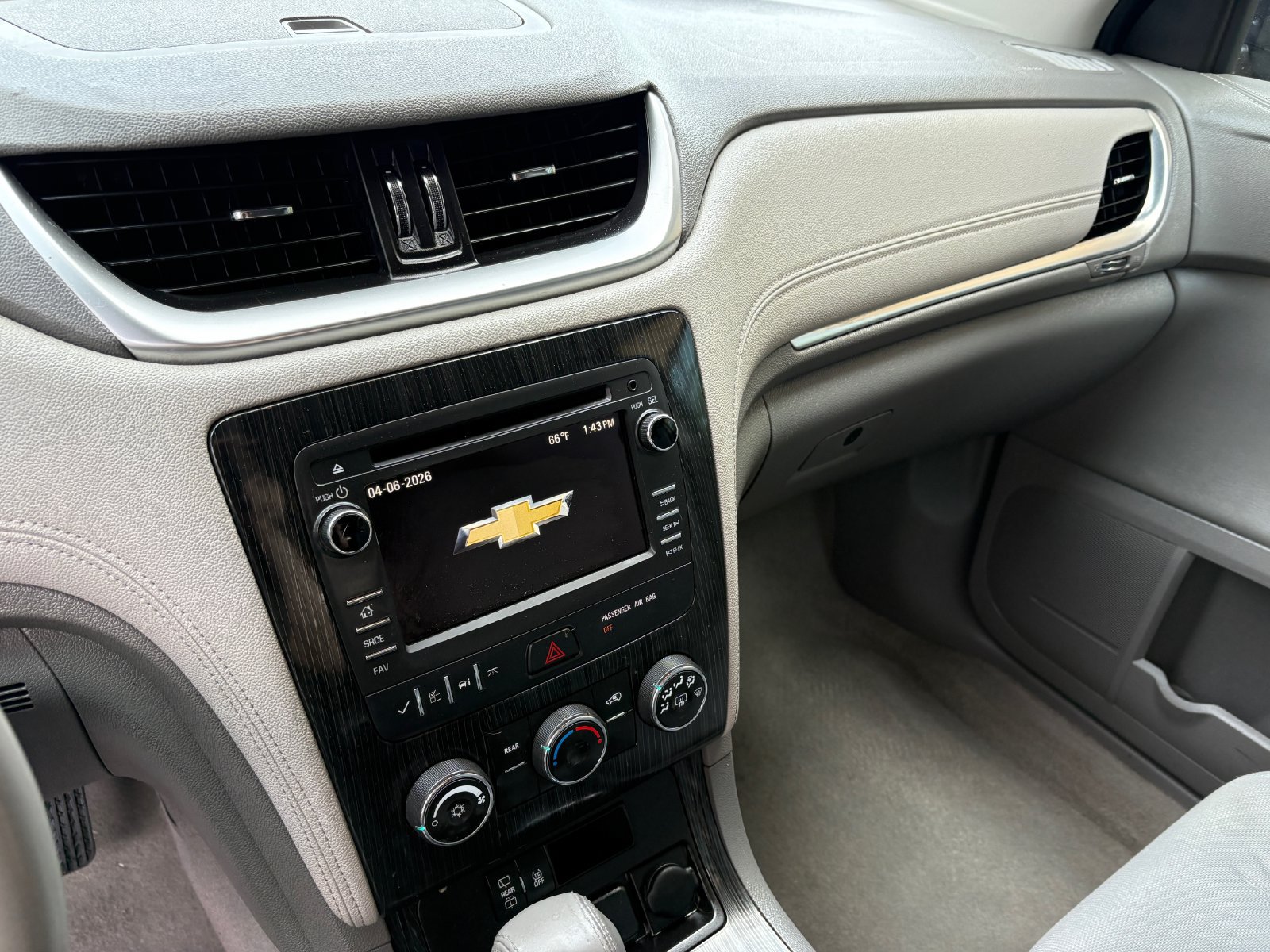 Used 2017 Chevrolet Traverse LT FWD image 29