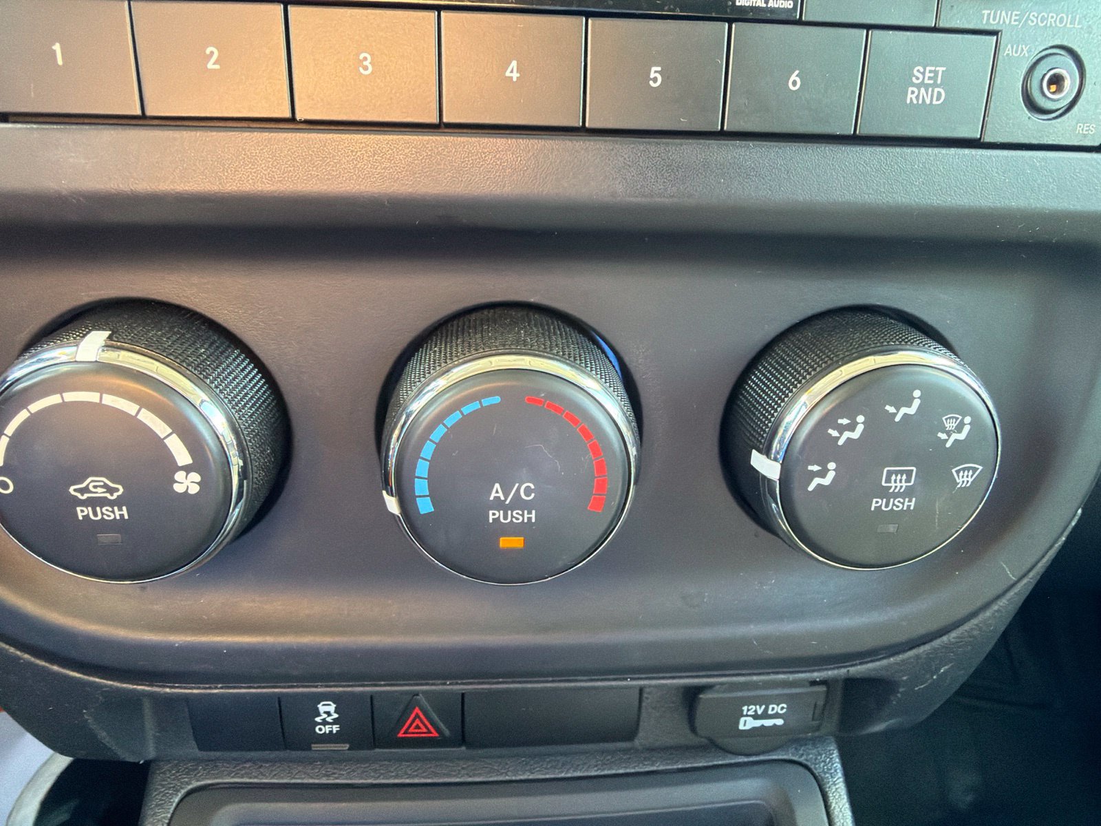 Used 2015 Jeep Patriot Sport w/ Power Value Group AWD/4WD image 17