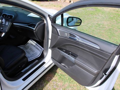 Used 2014 Ford Fusion Titanium image 40