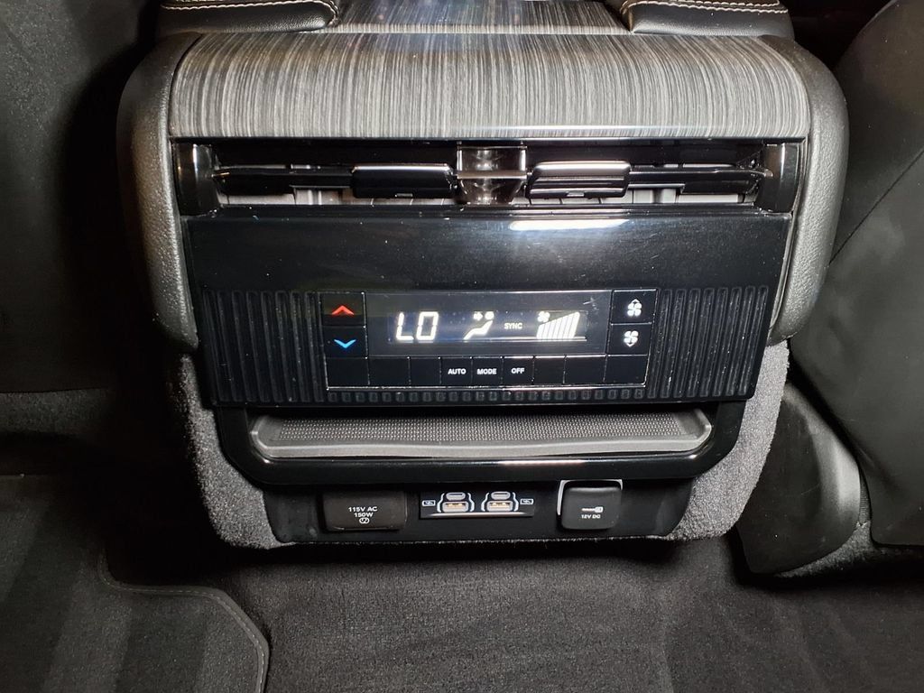 Used 2024 Jeep Wagoneer Series II w/ Flexible Seating Group RWD image 15