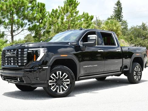 Used 2026 GMC Sierra 2500 Denali Ultimate w/ Max Trailering Package AWD/4WD image 2