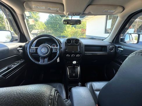 Used 2017 Jeep Patriot High Altitude AWD/4WD image 11