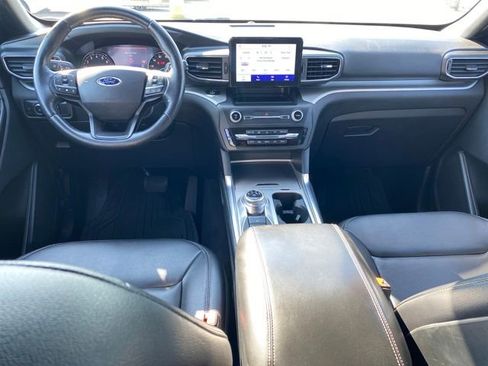 Used 2020 Ford Explorer XLT w/ Equipment Group 202A image 5